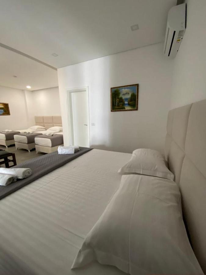 Hotel Edina Sarandë Exterior foto